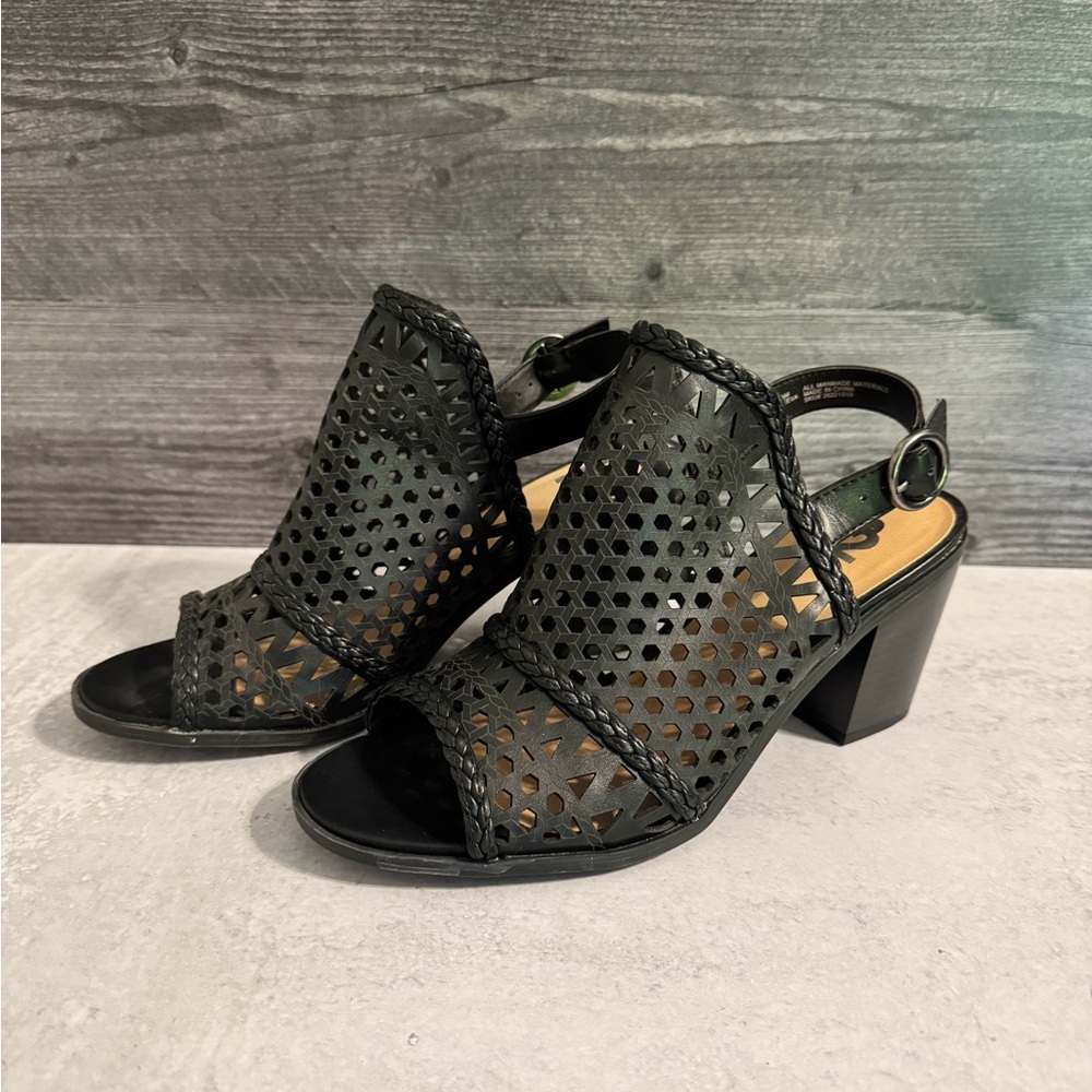 R2 Black Perforated Heeled Sandals New No Box Sz 8.5M